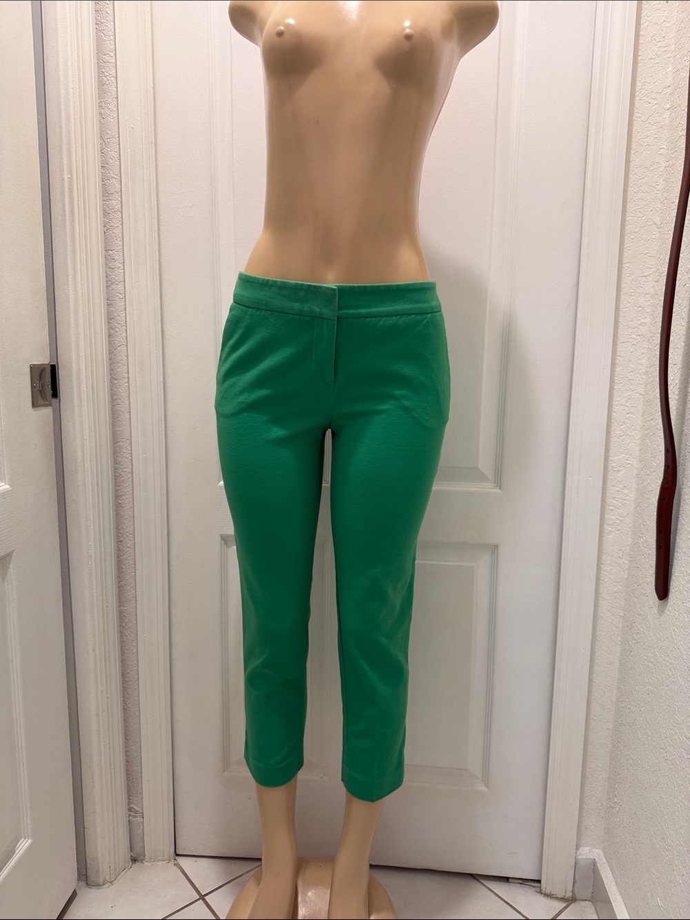 Vince Camuto Bright Green Cropped Ponte Pants